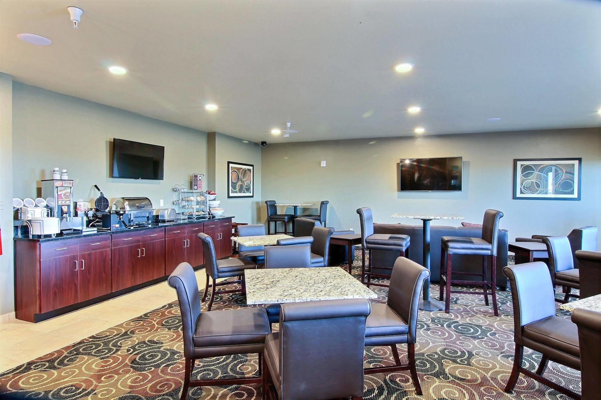 Hotel Cobblestone & -
